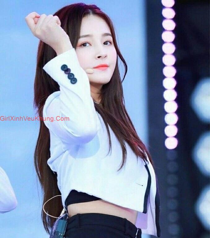 Nữ ca sĩ xinh đẹp Nancy tái xuất cùng nhóm Momoland 