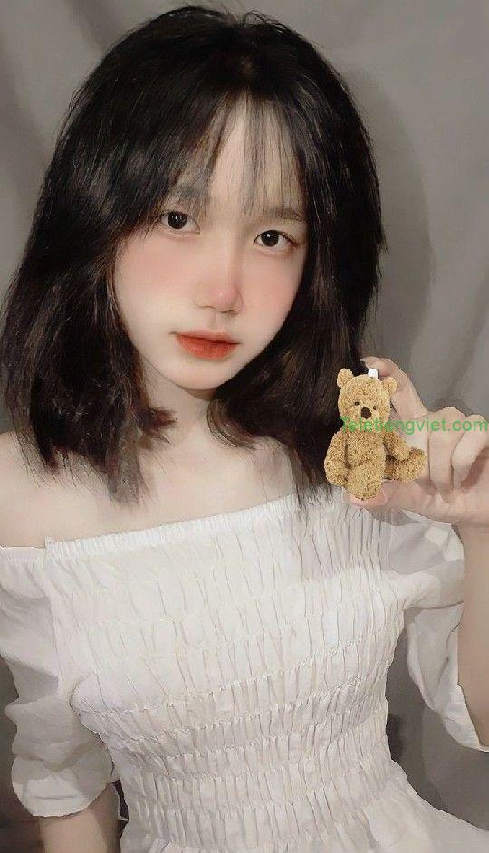 Hình ảnh girl xinh tóc dài đeo kính đẹp, cute 2023